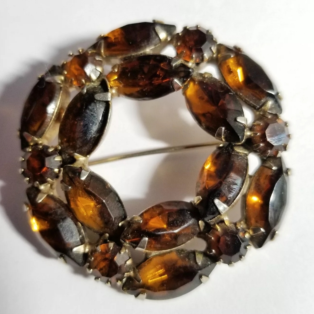 Vintage rhinestone brooch circle circular wreath amber brown gems pin